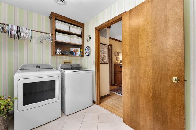 1418 White Pine Drive, Eau Claire, WI 54701