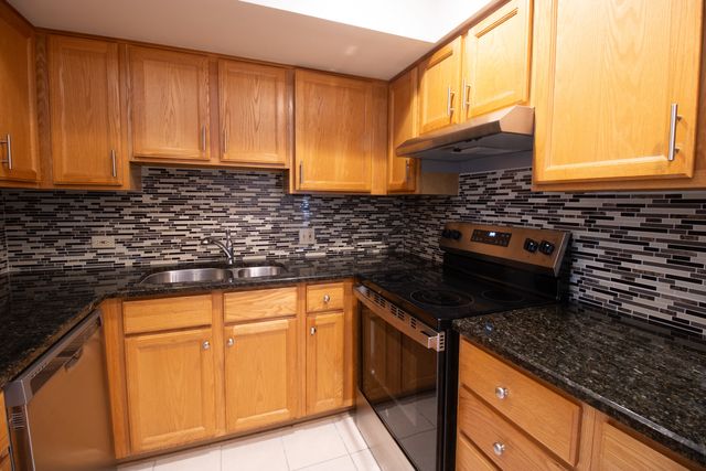 120 Carriage Way Drive 202B, Burr Ridge, IL 60527