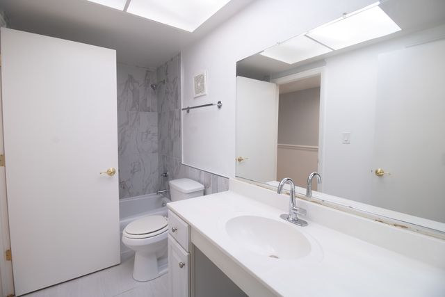 120 Carriage Way Drive 202B, Burr Ridge, IL 60527