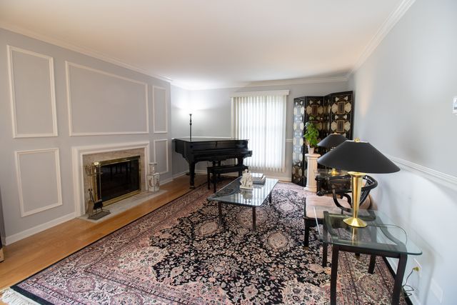 120 Carriage Way Drive 202B, Burr Ridge, IL 60527