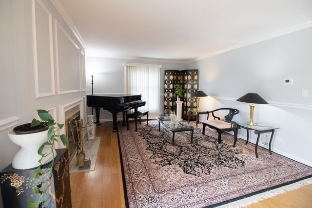 120 Carriage Way Drive 202B, Burr Ridge, IL 60527