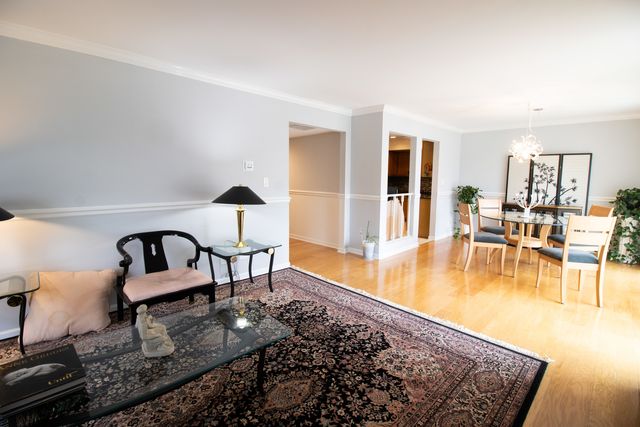 120 Carriage Way Drive 202B, Burr Ridge, IL 60527