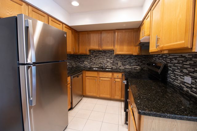 120 Carriage Way Drive 202B, Burr Ridge, IL 60527