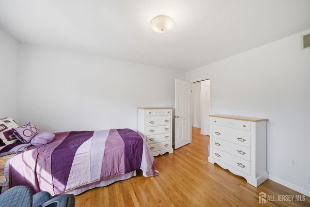 7 candle Lane, East Brunswick, NJ 08816