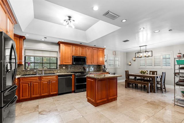 16214 NW 82nd Pl, Miami Lakes, FL 33016