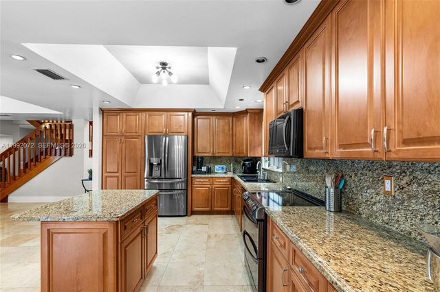 16214 NW 82nd Pl, Miami Lakes, FL 33016
