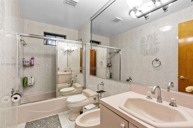 16214 NW 82nd Pl, Miami Lakes, FL 33016