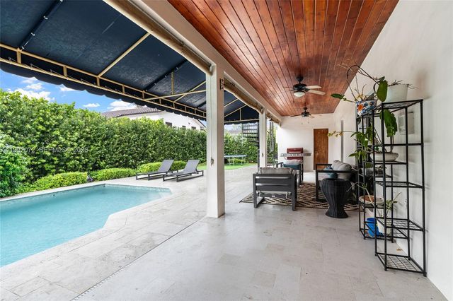 16214 NW 82nd Pl, Miami Lakes, FL 33016