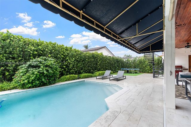 16214 NW 82nd Pl, Miami Lakes, FL 33016