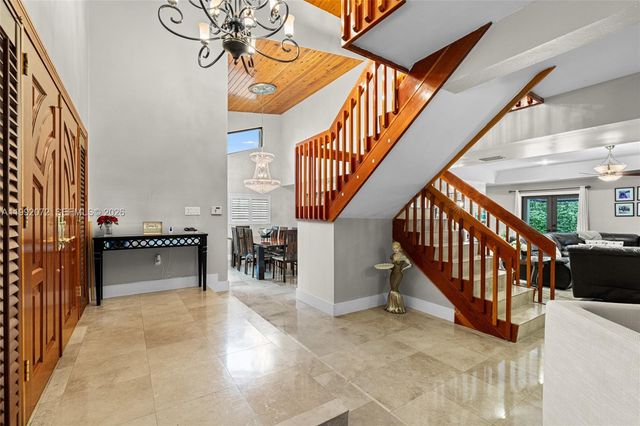 16214 NW 82nd Pl, Miami Lakes, FL 33016