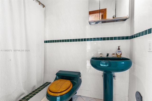 16214 NW 82nd Pl, Miami Lakes, FL 33016