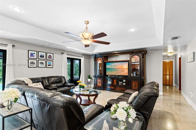 16214 NW 82nd Pl, Miami Lakes, FL 33016