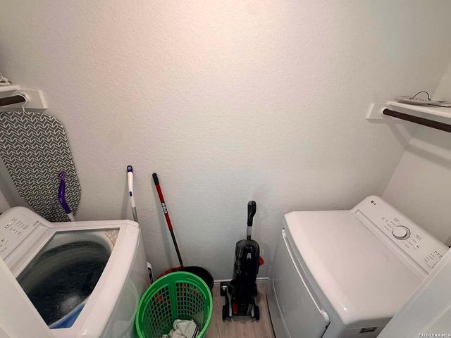 6964 Calcite Trl, Elmendorf, TX 78112