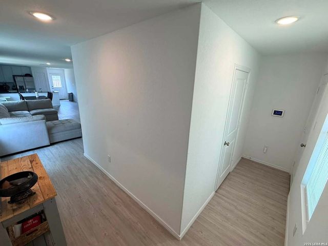 6964 Calcite Trl, Elmendorf, TX 78112