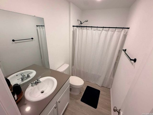 6964 Calcite Trl, Elmendorf, TX 78112