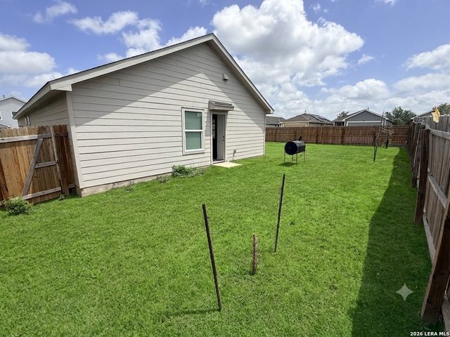 6964 Calcite Trl, Elmendorf, TX 78112