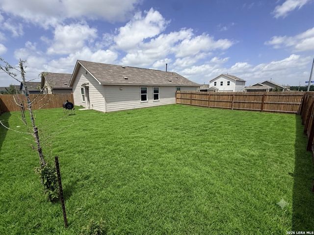 6964 Calcite Trl, Elmendorf, TX 78112