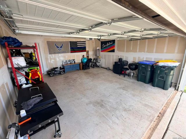 6964 Calcite Trl, Elmendorf, TX 78112