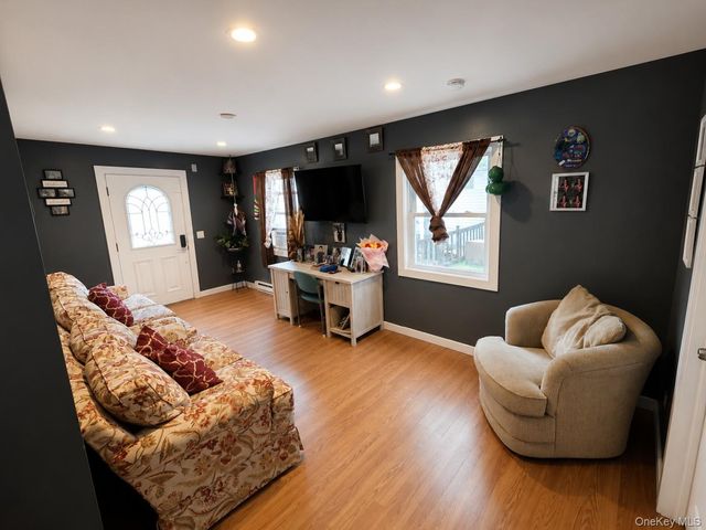 433 Mill Road 38, Calverton, NY 11933