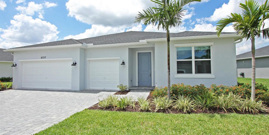6737 NW Cloverdale Avenue, Port St Lucie, FL 34987
