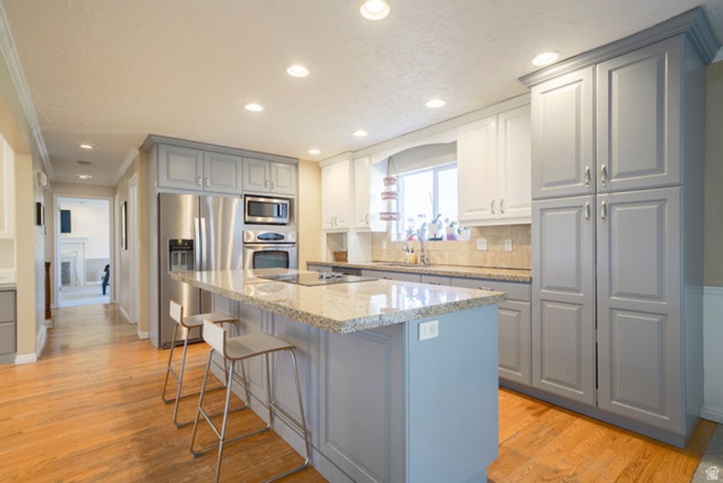 Image 8 of property listing at 761 E SAN SIMEON WAY, Bountiful, UT 84010