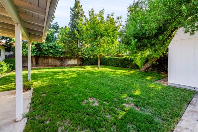 2386 Stanford Avenue, Clovis, CA 93611
