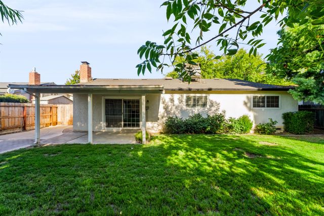 2386 Stanford Avenue, Clovis, CA 93611