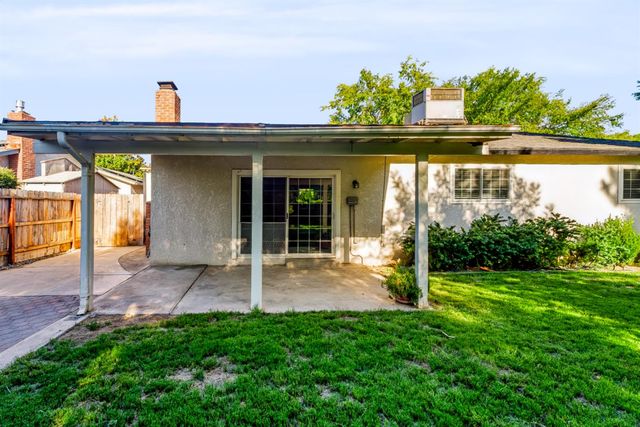 2386 Stanford Avenue, Clovis, CA 93611