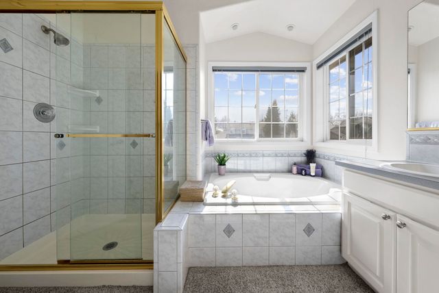 9019 N Rossmoor Ct, Spokane, WA 99208