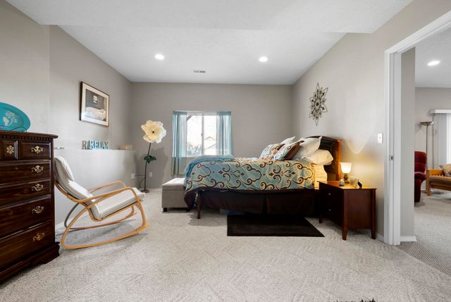 9019 N Rossmoor Ct, Spokane, WA 99208