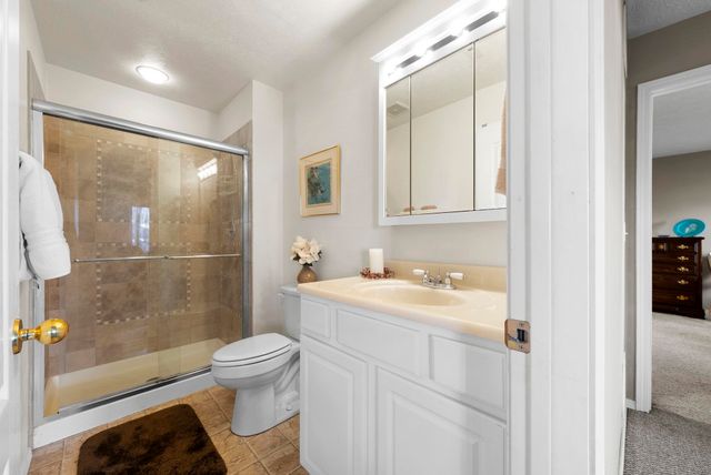 9019 N Rossmoor Ct, Spokane, WA 99208