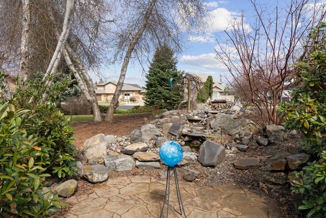 9019 N Rossmoor Ct, Spokane, WA 99208