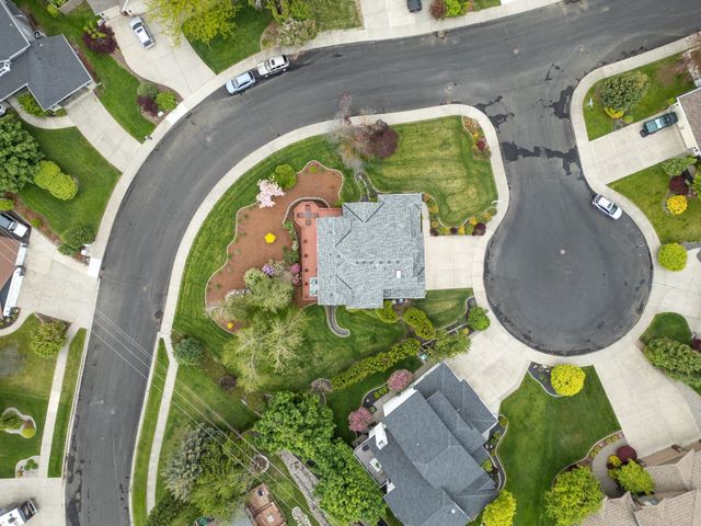 9019 N Rossmoor Ct, Spokane, WA 99208