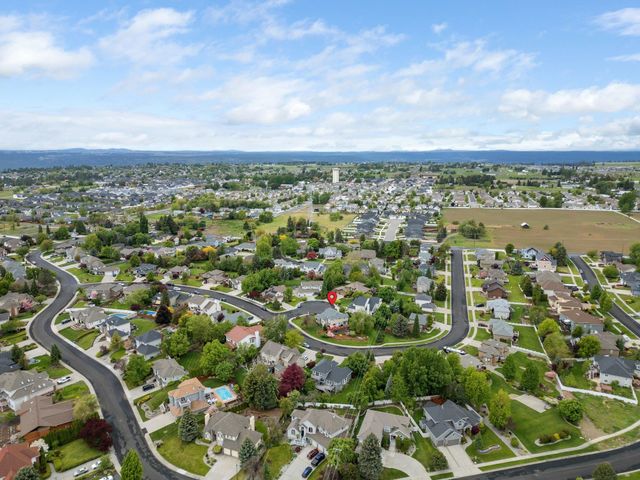 9019 N Rossmoor Ct, Spokane, WA 99208