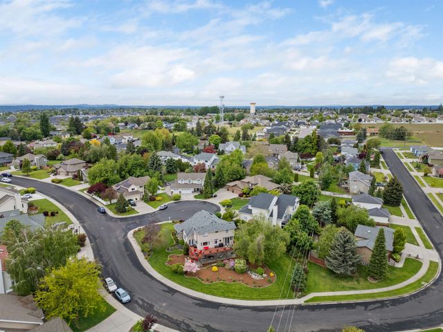 9019 N Rossmoor Ct, Spokane, WA 99208