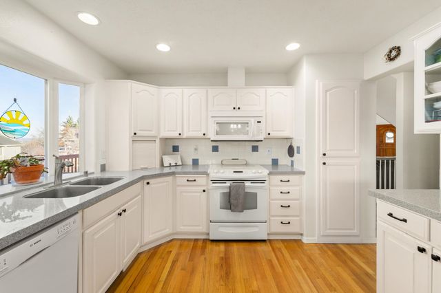 9019 N Rossmoor Ct, Spokane, WA 99208