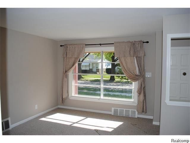 23269 Ithaca Street, Oak Park, MI 48237