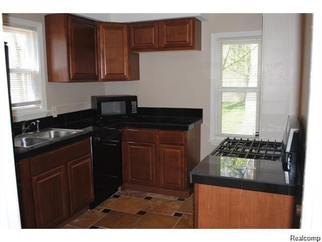 23269 Ithaca Street, Oak Park, MI 48237