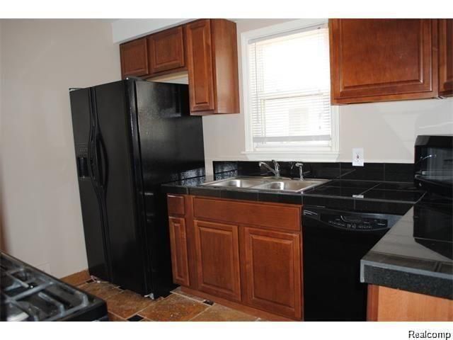 23269 Ithaca Street, Oak Park, MI 48237
