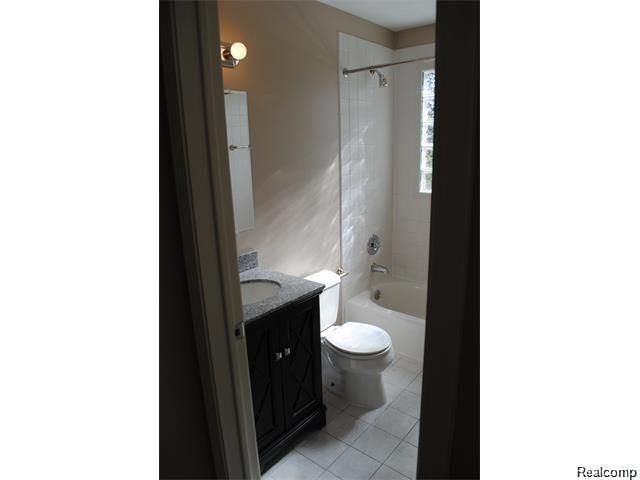 23269 Ithaca Street, Oak Park, MI 48237