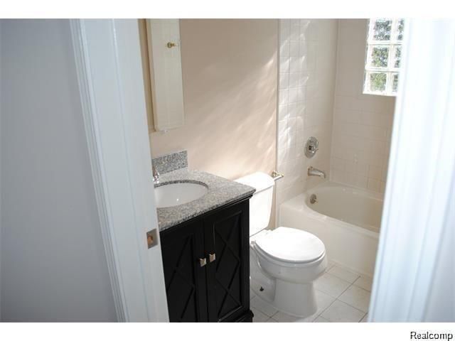 23269 Ithaca Street, Oak Park, MI 48237
