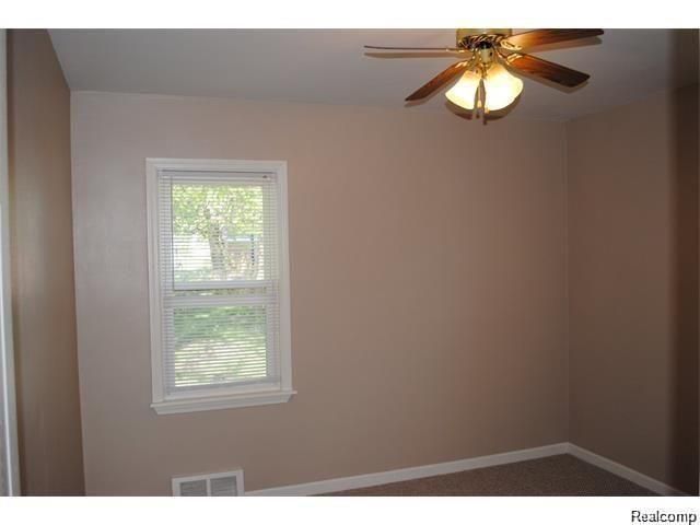 23269 Ithaca Street, Oak Park, MI 48237