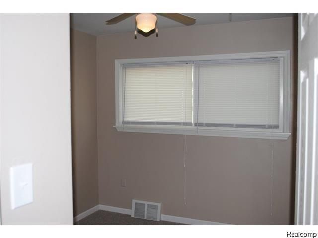 23269 Ithaca Street, Oak Park, MI 48237
