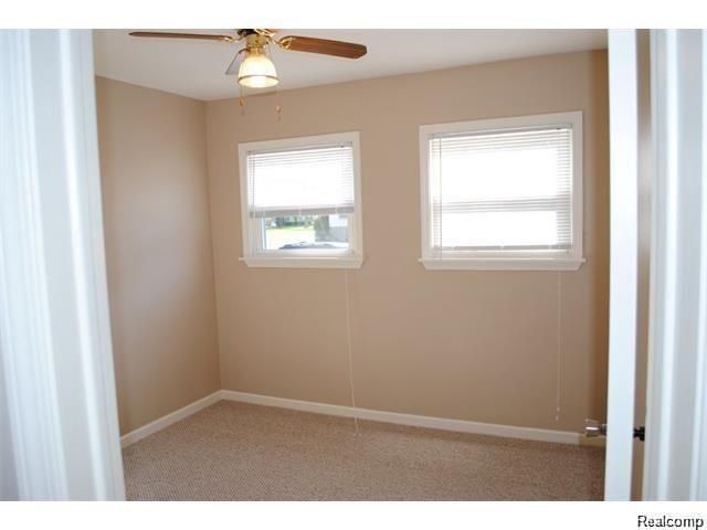 23269 Ithaca Street, Oak Park, MI 48237