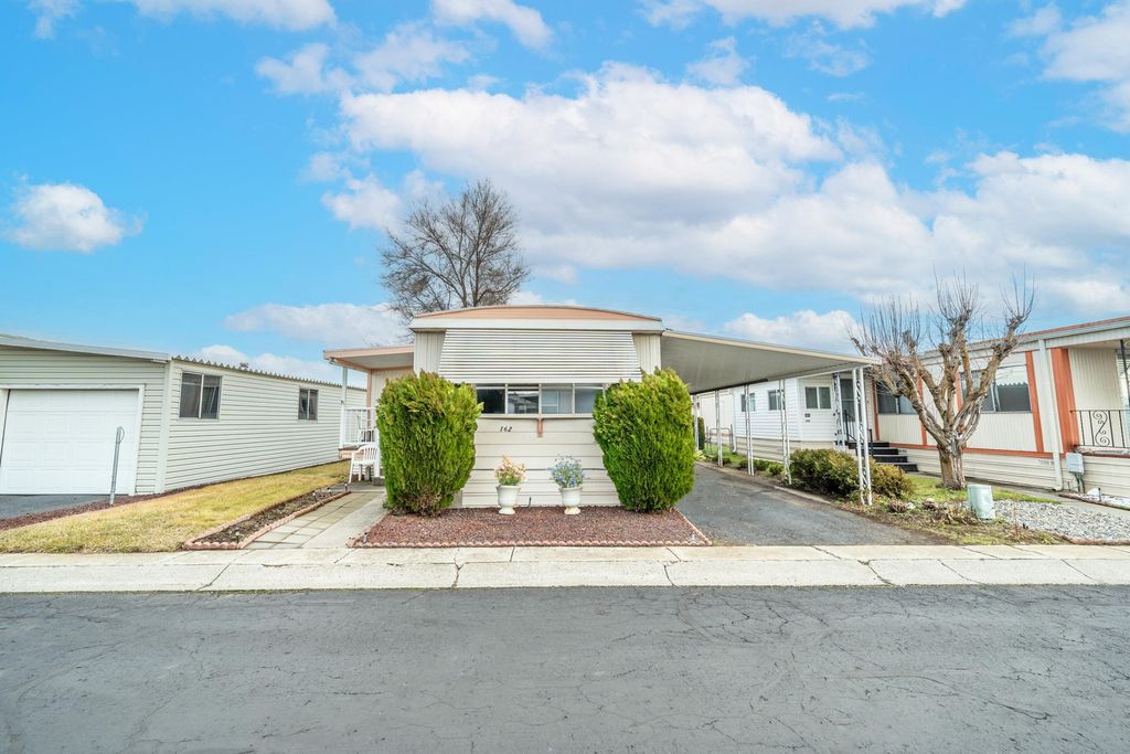 1205 E Lyons Rd, Spokane, WA 99208