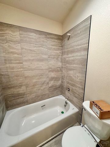 675 E Heron Dr, Pueblo West, CO 81007