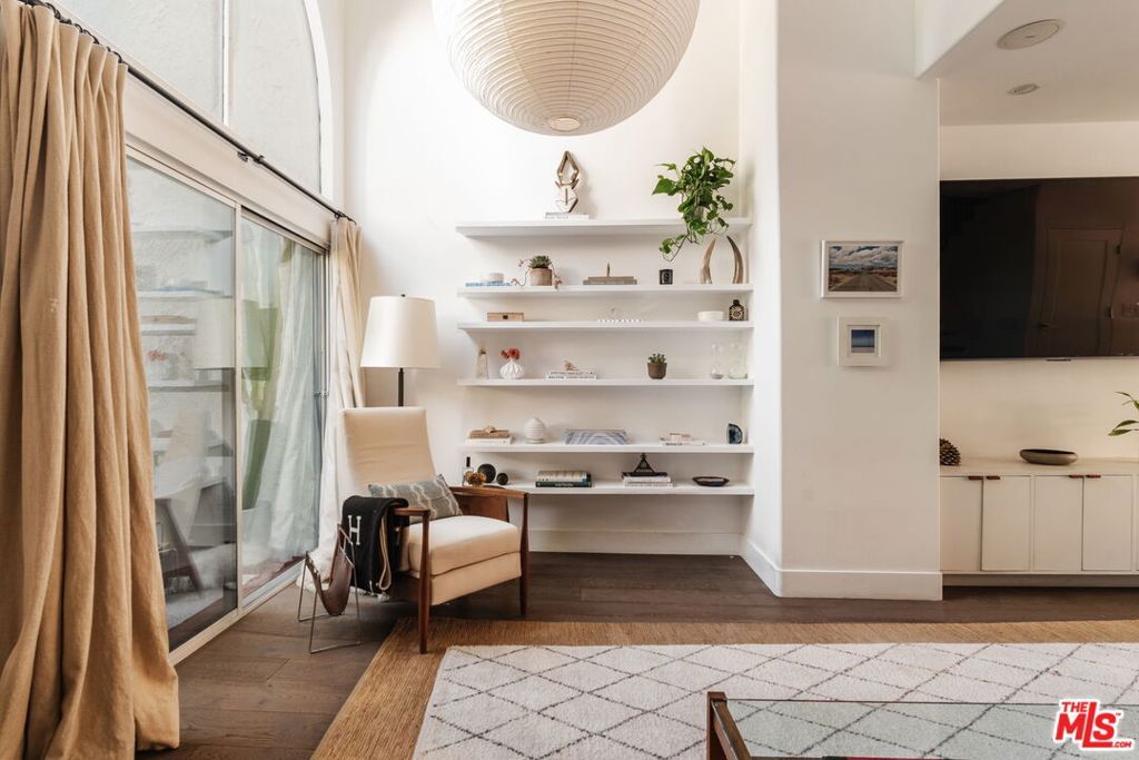 1979 Grace Avenue 2, Los Angeles, CA 90068 — photo 2