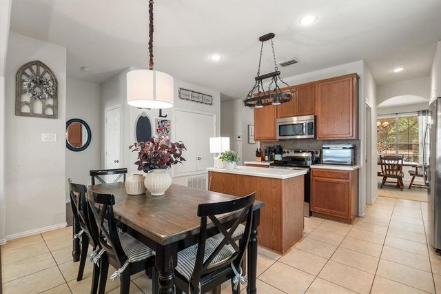 717 Boone Trail, Mansfield, TX 76063