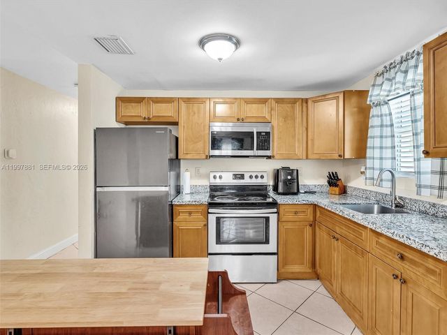 535 NW 29th Ter, Fort Lauderdale, FL 33311