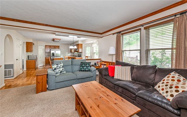 4823 Shamrogue Ct, Hampton, PA 15101
